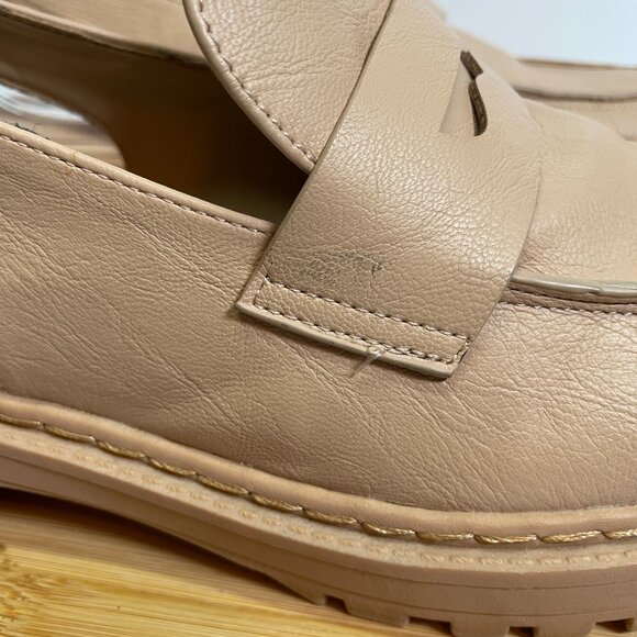 Torrid Women 9.5 WW Beige Sling Back Lug Loafers Gold Hardwear Preppy Chunky - Picture 5 of 9